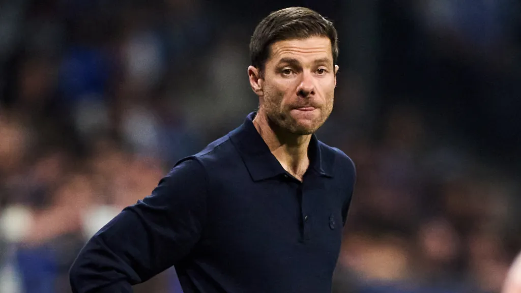 Xabi Alonso em jogo do Real Madrid (Foto: Juan Manuel Serrano Arce/Getty Images)