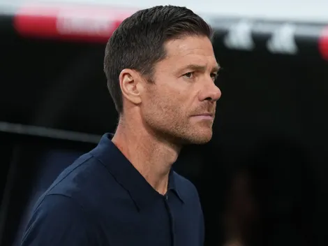 Xabi Alonso deve escalar três zagueiros