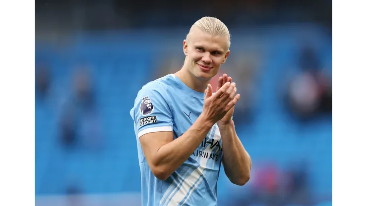 Haaland é um dos craques do Manchester City. (Photo by Matt McNulty/Getty Images)