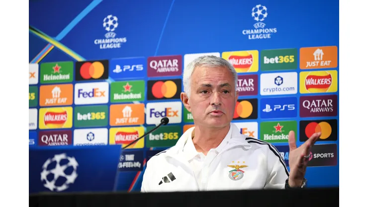 José Mourinho, técnico do Benfica. (Photo by Alex Broadway/Getty Images)
