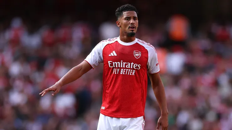 Saliba durante amistosos de pré-temporada (Foto: Justin Setterfield/Getty Images)