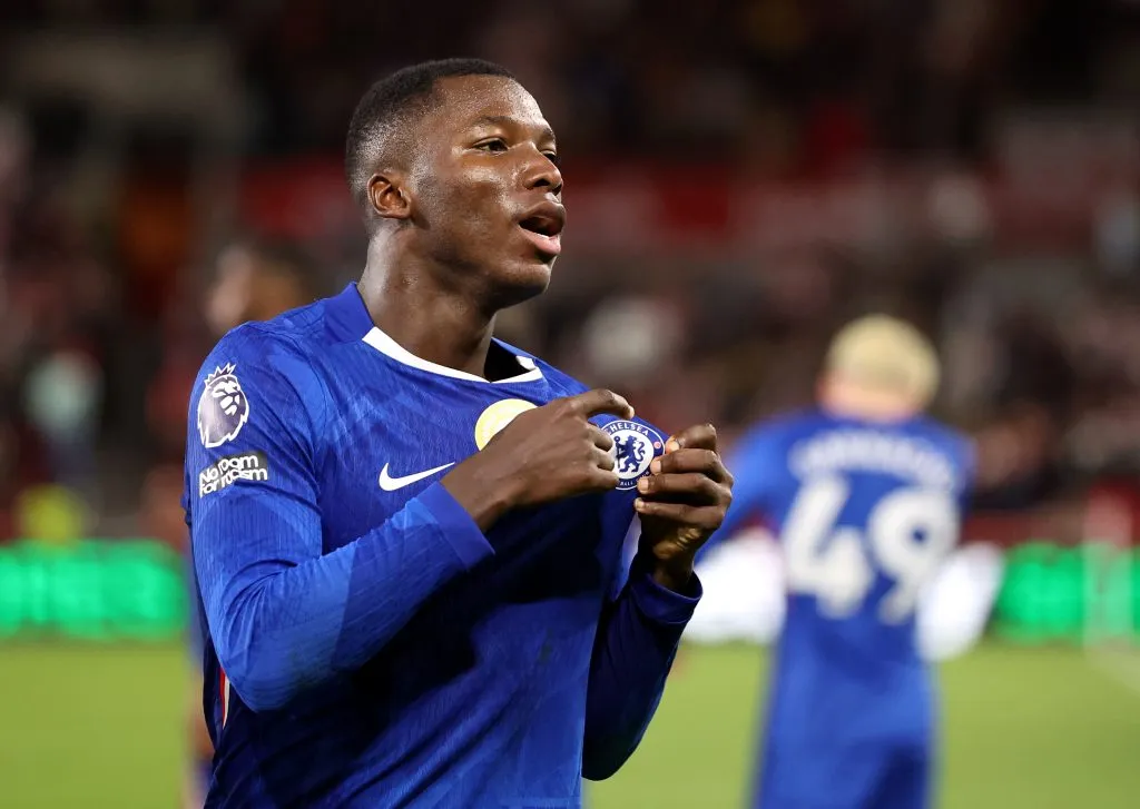 Moisés Caicedo no duelo contra o Brentford (Photo by Harry Murphy/Getty Images)