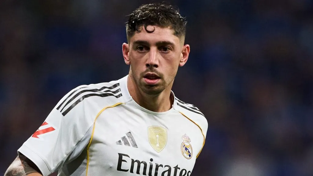 Valverde em ação com as cores do Real Madrid (Photo by Juan Manuel Serrano Arce/Getty Images)