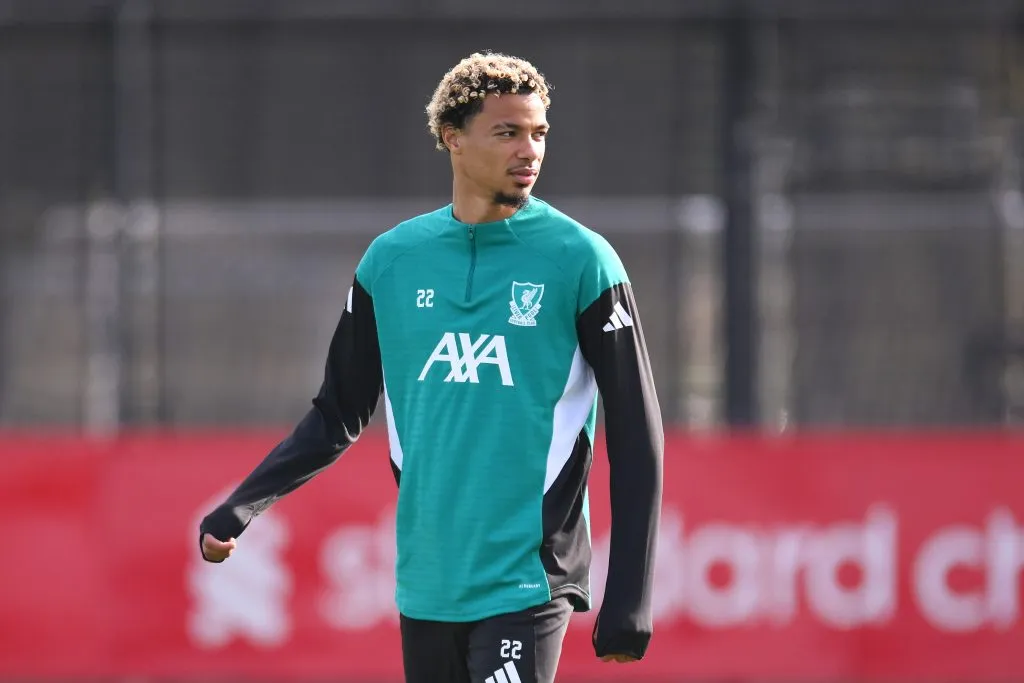 Alisson e Ekitiké sofrem lesão em derrota do Liverpool (Photo by Ben Roberts Photo/Getty Images)