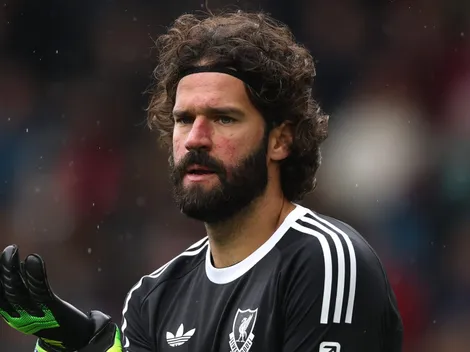 Alisson será ausência para clássico contra Chelsea na Premier League