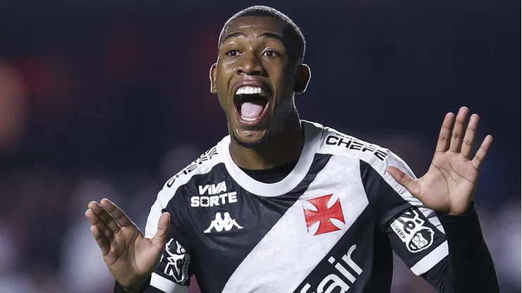 Barcelona é surpreendido e pode perder a contratação do atacante Rayan, do Vasco, para o Tottenham (Photo by Ricardo Moreira/Getty Images)