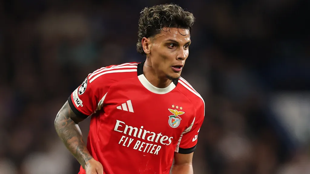 Richard Ríos em jogo do Benfica (Foto: Julian Finney/Getty Images)