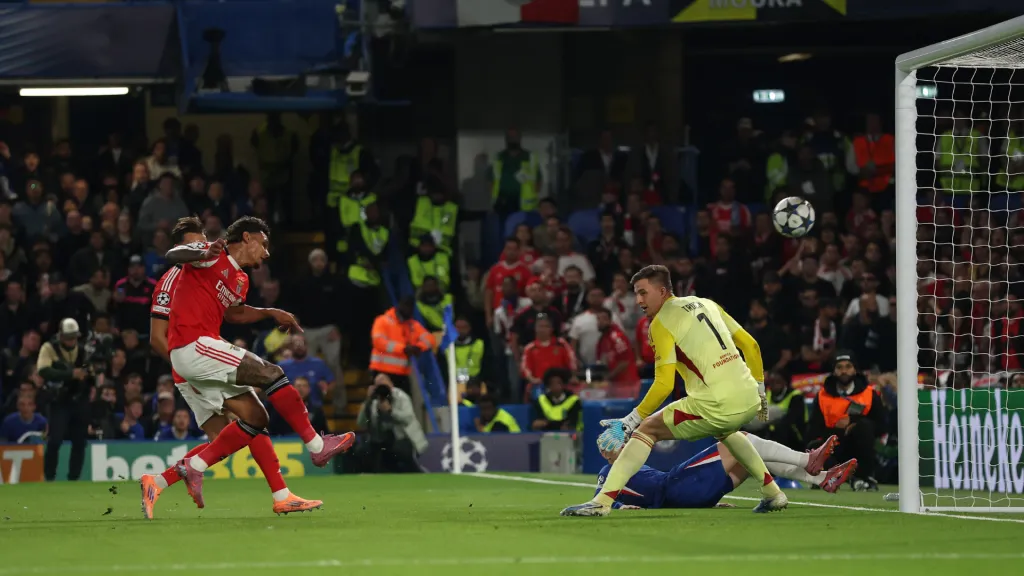 Richard Ríos em Chelsea x Benfica (Foto: Julian Finney/Getty Images)