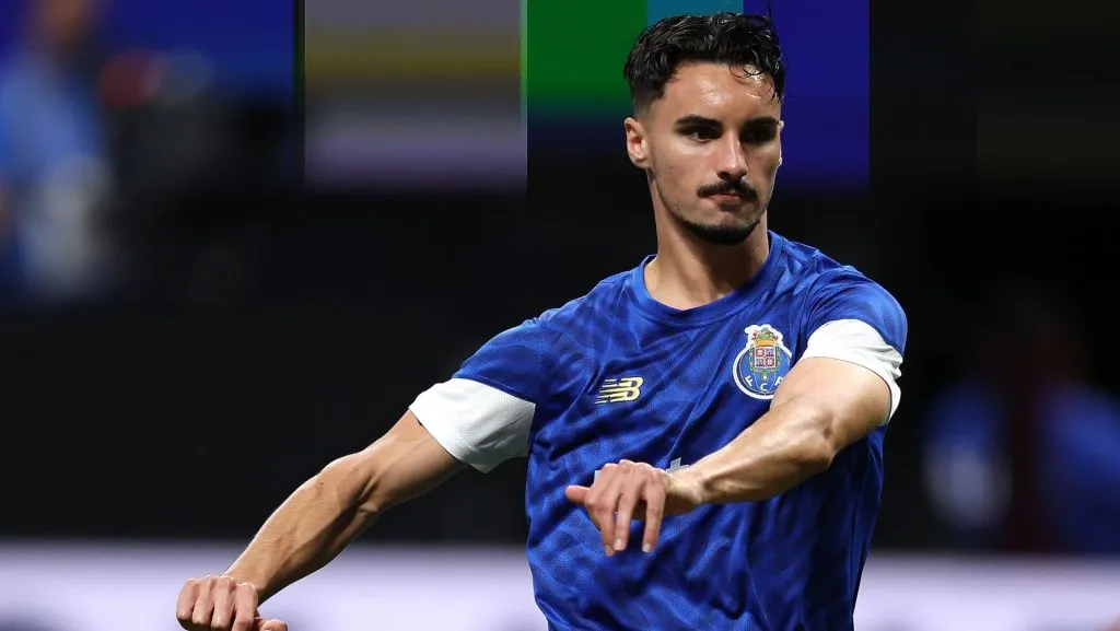 Stephen Eustaquio se aquece antes da partida. Foto: Kevin C. Cox/Getty Images