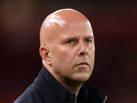 Jamie Carragher critica trabalho de Arne Slot