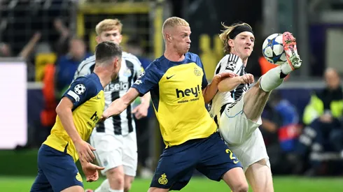 Anthony Gordon brilhou ao marcar dois pênaltis e conduzir o Newcastle à sua primeira vitória na Liga dos Campeões desde 2003. (Photo by Stuart Franklin/Getty Images)
