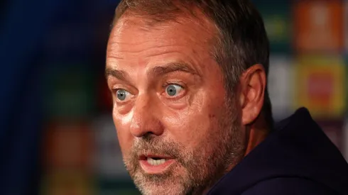 Barcelona perde para o PSG na Champions League e Hansi Flick exige reforços para a diretoria. (Photo by George Wood/Getty Images)