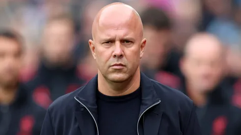 Arne Slot, treinador do Liverpool (Foto: Tom Dulat/Getty Images)