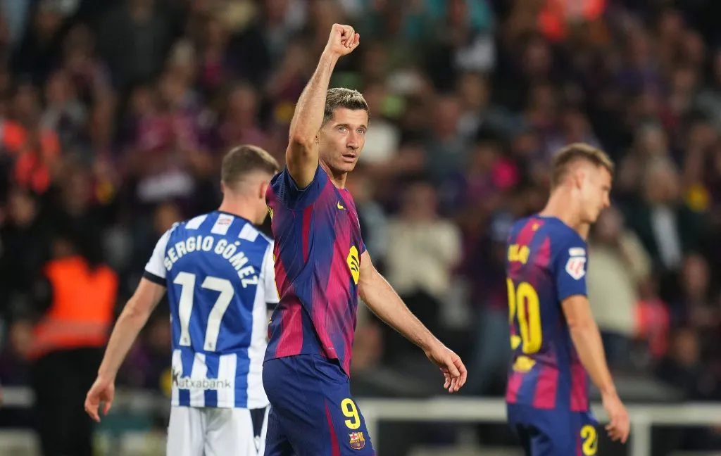 Lewandowski pode sair em 2026 (Photo by Alex Caparros/Getty Images)