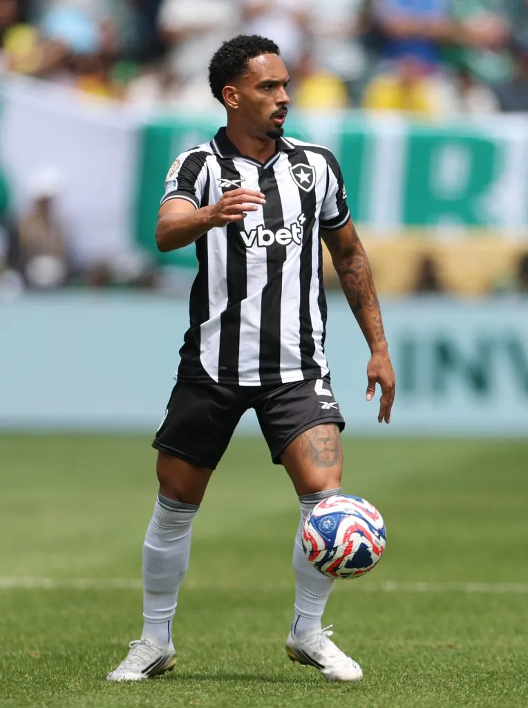 Vitinho do Botafogo foi chamado para substituir Vanderson, que foi cortado da Seleção Brasileira após se lesionar em partida do Monaco pela Champions League (Foto: Francois Nel/Getty Images)