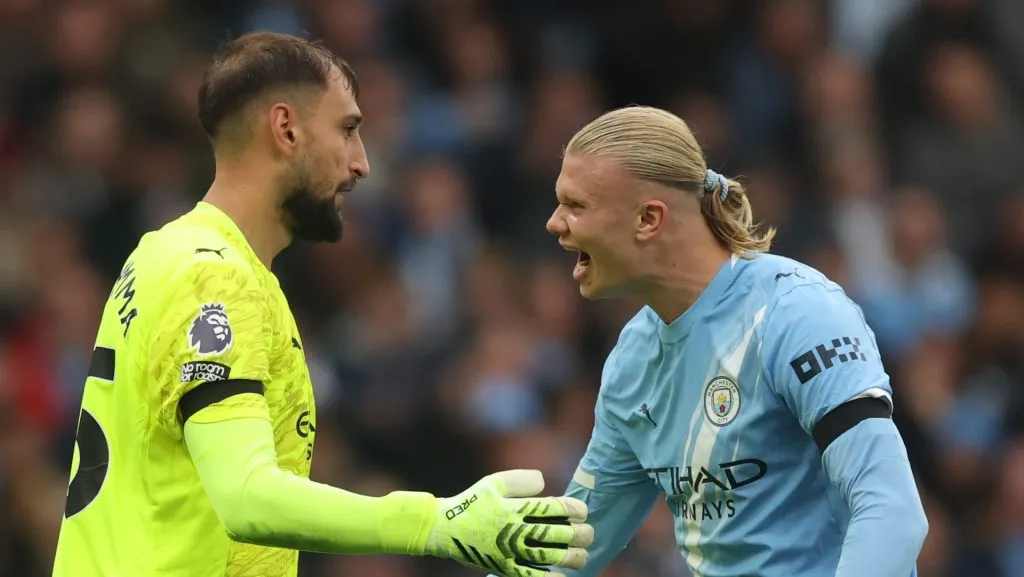 Entre os destaques, Erling Haaland, Pep Guardiola e Gianluigi Donnarumma aparecem como favoritos, refletindo a força coletiva e individual da equipe nos primeiros jogos. (Photo by Carl Recine/Getty Images)