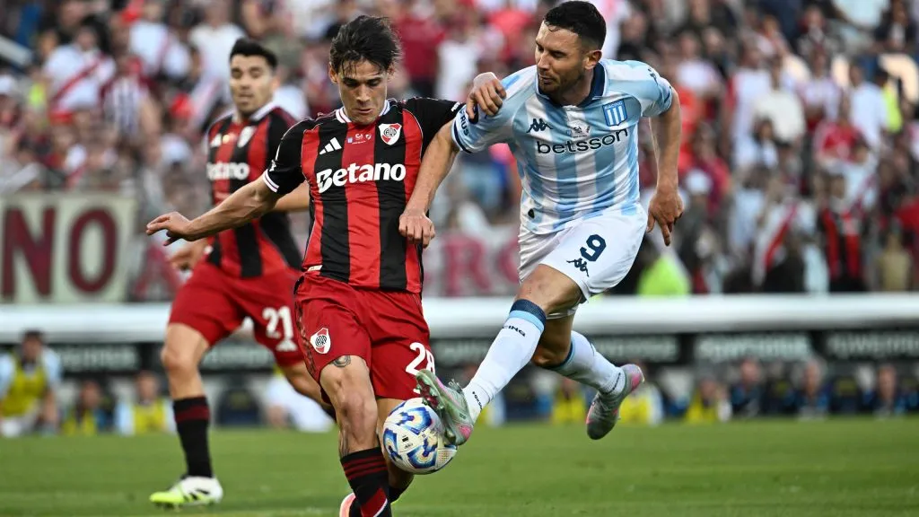 Martínez Quarta em ação no jogo do River Plate. Foto: Luciano Bisbal/Getty Images
