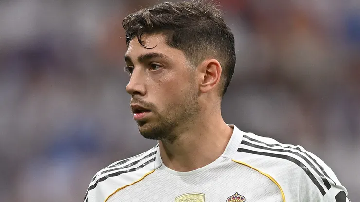 Real Madrid e Manchester United podem fechar troca de jogadores envolvendo Valverde e Mainoo. Foto: Denis Doyle/Getty Images