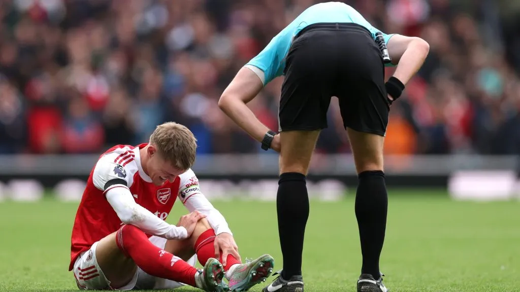 Ødegaard se machucou em jogo do Arsenal (foto: Alex Pantling/Getty Imagens)