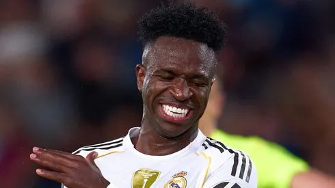 Vinicius Jr não está contente com o trabalho de Xabi Alonso. Foto: Aitor Alcalde/Getty Images