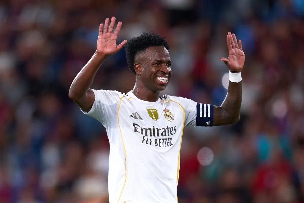 Vinicius Jr, em ação pelo Real Madrid. Foto: Aitor Alcalde/Getty Images
