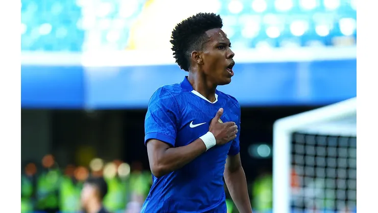Estêvão marca gol pelo Chelsea (Photo by Bryn Lennon/Getty Images)
