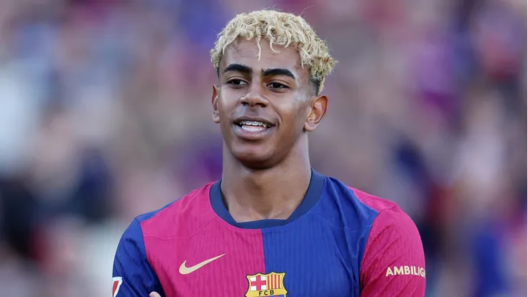 Lamine Yamal em ação com o Barcelona (Photo by Judit Cartiel/Getty Images)