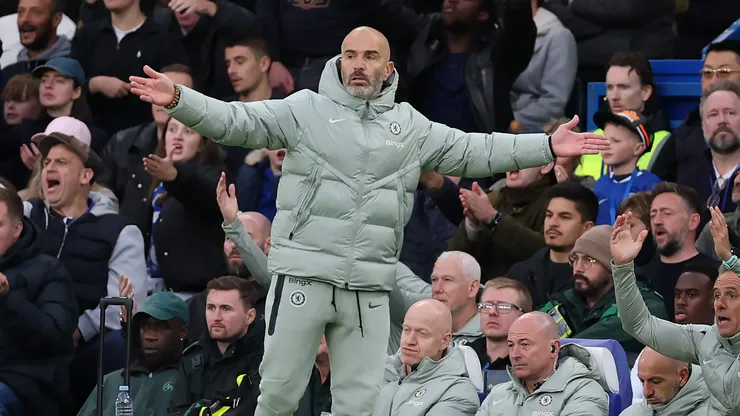 LONDON, ENGLAND - OCTOBER 04: Enzo Maresca, Manager of Chelsea, reacts during the Premier League match between Chelsea and Liverpool at Stamford Bridge on October 04, 2025 in London, England. (Photo by Justin Setterfield/Getty Images)