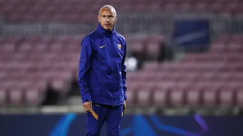 Henrik Larsson, ex-assistente de Koeman no Barcelona, revelou ter sugerido Alexander Isak ao clube catalão, destacando o sueco como um talento natural do futebol. (Photo by Eric Alonso/Getty Images)