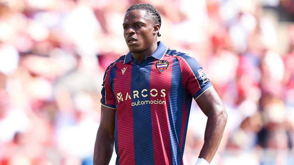 Karl Etta Eyong durante partida pelo Levante. (Foto: Pedro Salado/Getty Images)