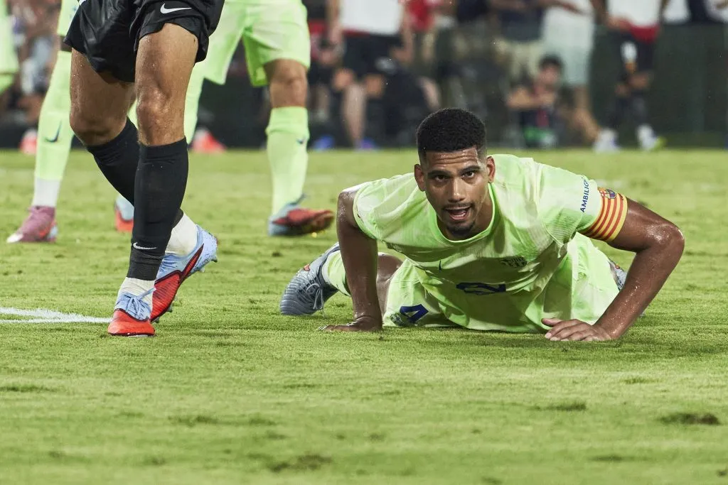 Ronald Araújo recusa oferta do Liverpool. Foto: Rafa Babot/Getty Images
