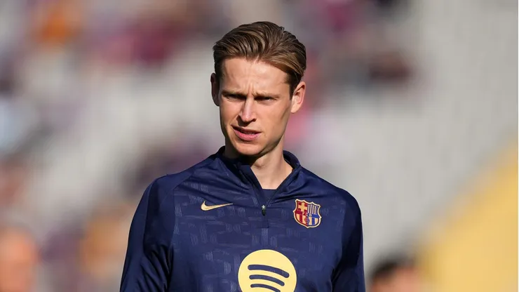 Barcelona foi goleado pelo Sevilla por cansaço, diz Frenkie de Jong. (Photo by Alex Caparros/Getty Images)