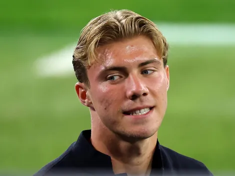 Napoli sinaliza compra de Hojlund em definitivo do United após seis jogos