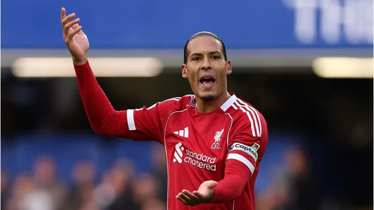 Após três derrotas seguidas, Virgil van Dijk tenta resgatar o espírito vencedor do Liverpool. (Photo by Justin Setterfield/Getty Images)