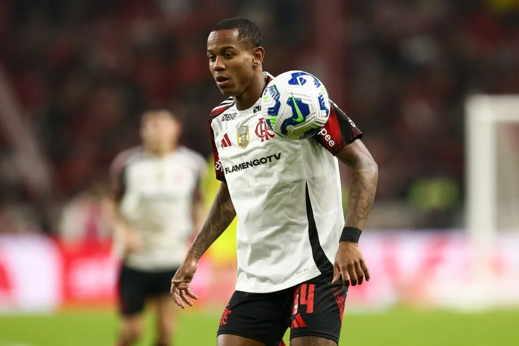Wallace Yan em jogo do Flamengo. Foto: Pedro H. Tesch/Getty Images