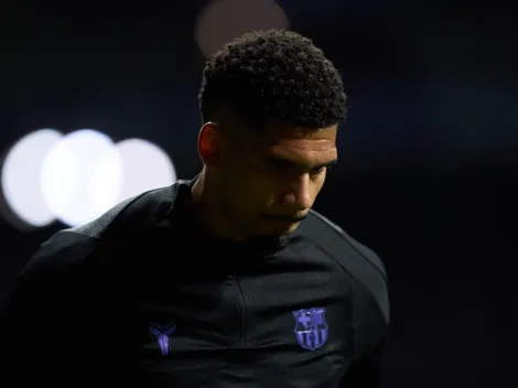 Ronald Araújo fica fora de duelo do Barcelona após expulsão contra o Chelsea