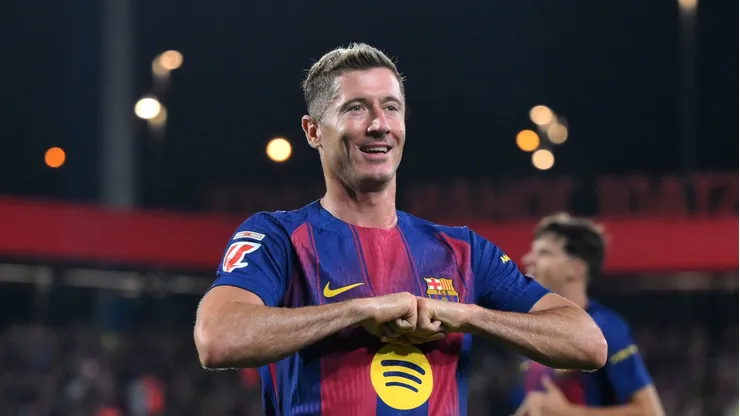 Robert Lewandowski comemorando gol pelo Barcelona. Foto: David Ramos/Getty Images