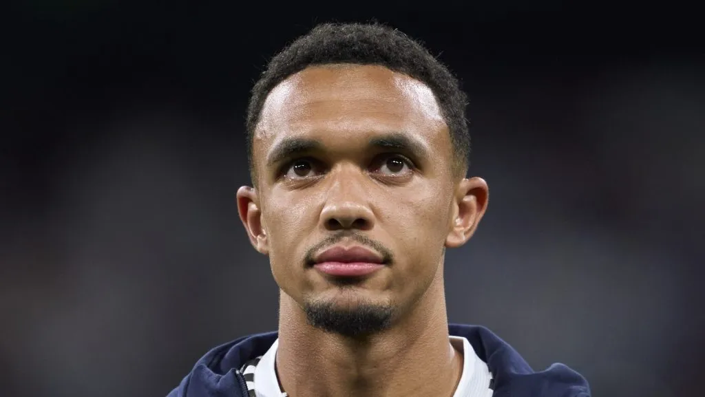 Saída de Arnold do Liverpool tem afetado Mo Salah, afirma Gary Lineker