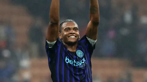 Akanji pela Inter de Milão - Photo by Marco Luzzani/Getty Images