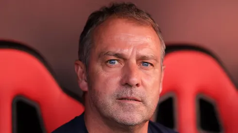 O Barcelona de Hansi Flick passa por um momento de reavaliação. (Photo by Fran Santiago/Getty Images)