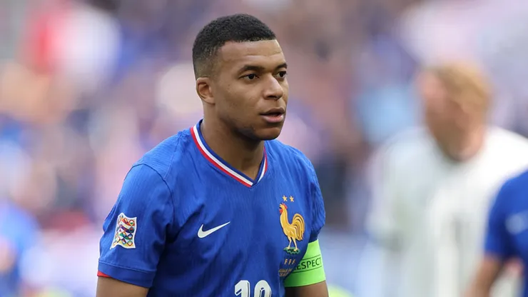 Mbappé em jogo pela Seleção da França.