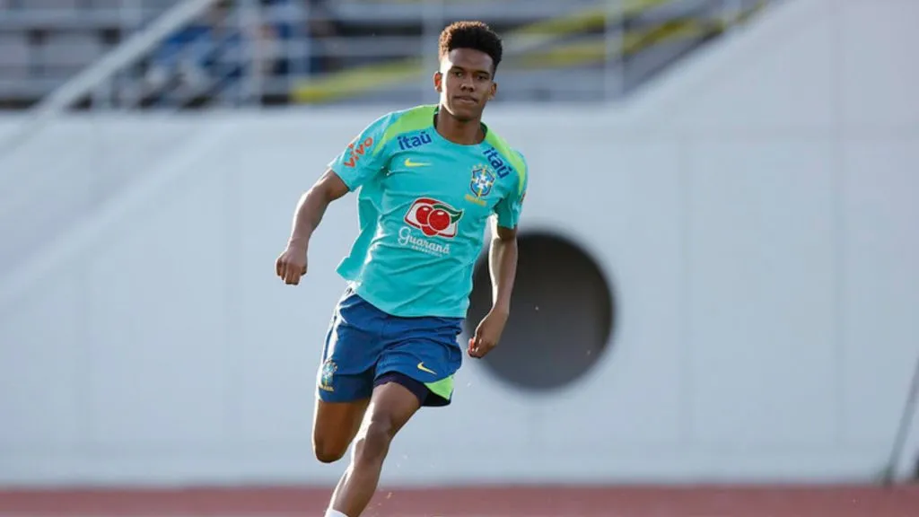 Estêvão treinando pela Seleção Brasileira (foto: Rafael Ribeiro/CBF)