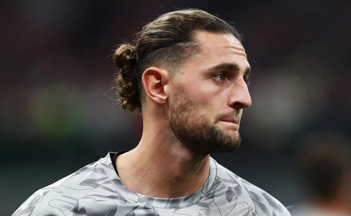Rabiot cobra Rafael Leão no Milan e diz que é hora de virar referência