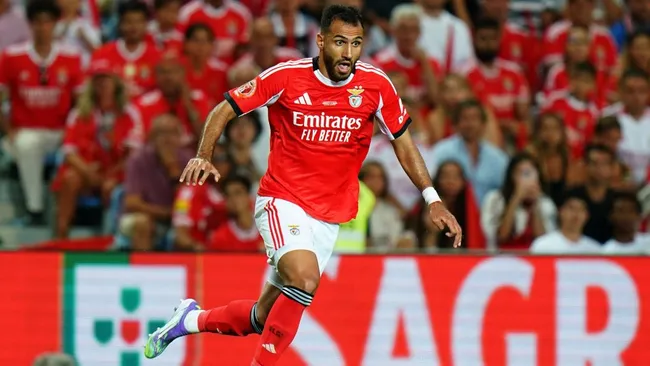 Vangelis Pavlidis, do Benfica, em ação durante a partida da Supercopa de Portugal. Foto: Gualter Fatia/Getty Images
