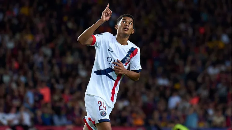 Senny Mayulu, meia de 19 anos formado na base do PSG, vem ganhando espaço na equipe principal e mostrando destaque em partidas decisivas. (Foto: Angel Martinez/Getty Images for Qatar Airways)
