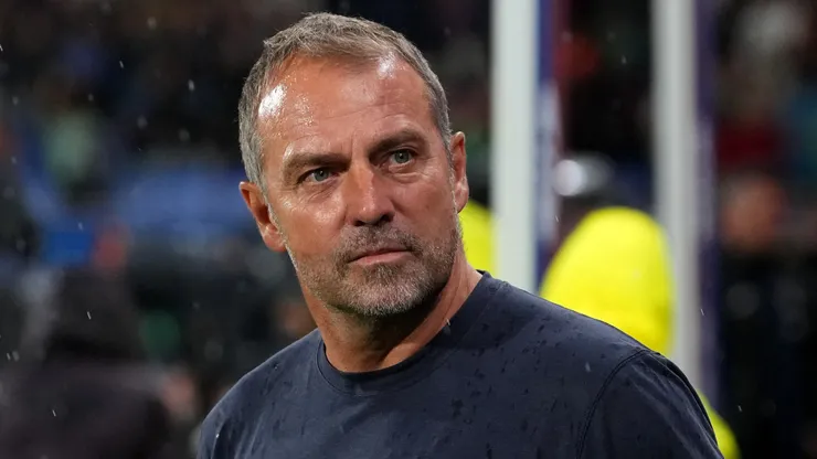 Hansi Flick, do Barcelona. (Foto: Alex Caparros/Getty Images)