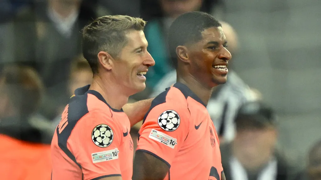 Rashford e Lewandowski pelo Barcelona (Foto: Clive Mason/Getty Images)