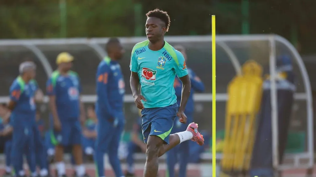Vinicius Júnior estava concentrado com a Seleção Brasileira no momento do incêndio (foto: Rafael Ribeiro/CBF)