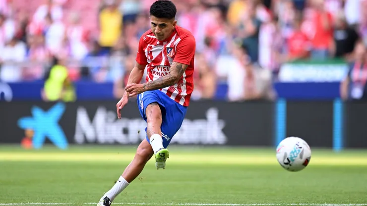 Almada em aquecimento do Atlético de Madrid