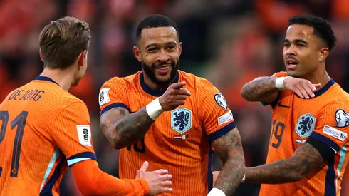 Memphis e outros jogadores da Holanda (Foto: Dean Mouhtaropoulos/Getty Images)